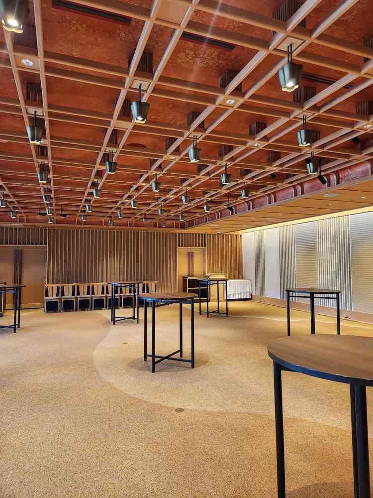 披露宴会場のひとつ、こじんまりとしてアットホームな印象