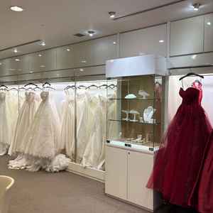 ホテル内にドレスショップがある