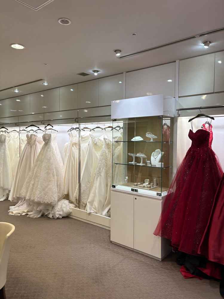 ホテル内にドレスショップがある