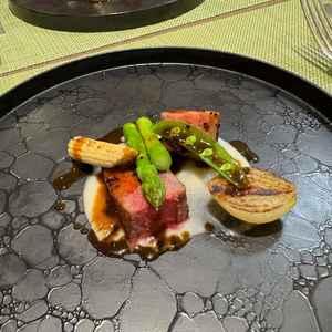 お料理試食。全て優しい味付け。シェフが直接きて、ソースをかけてくれたのも印象的。