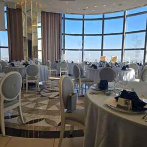 バンケットは180°パノラマビューになっていて、都会なのに開放感のある景色でした。