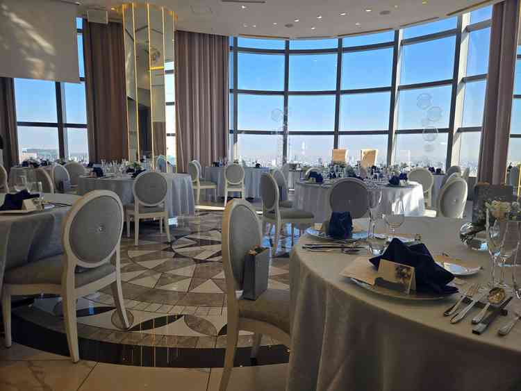 バンケットは180°パノラマビューになっていて、都会なのに開放感のある景色でした。