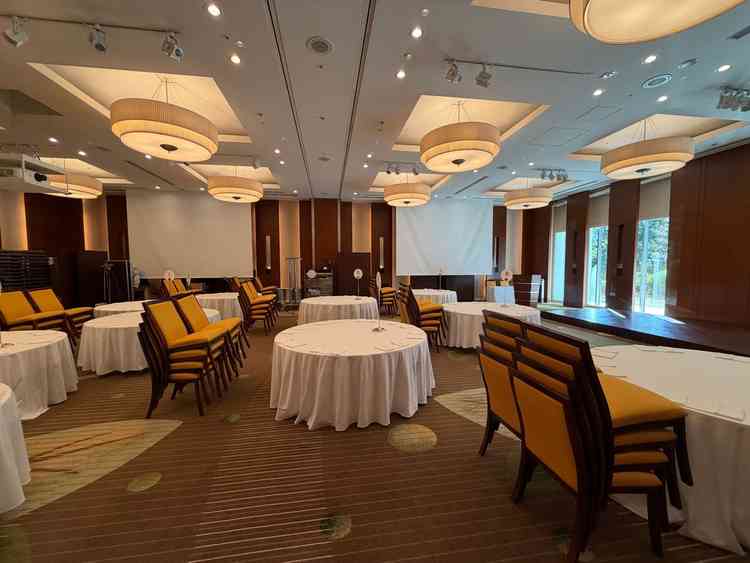 広くシックな会場。コーディネートしやすいつくりだと思った。