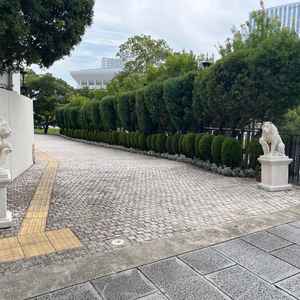 門までのアプローチ