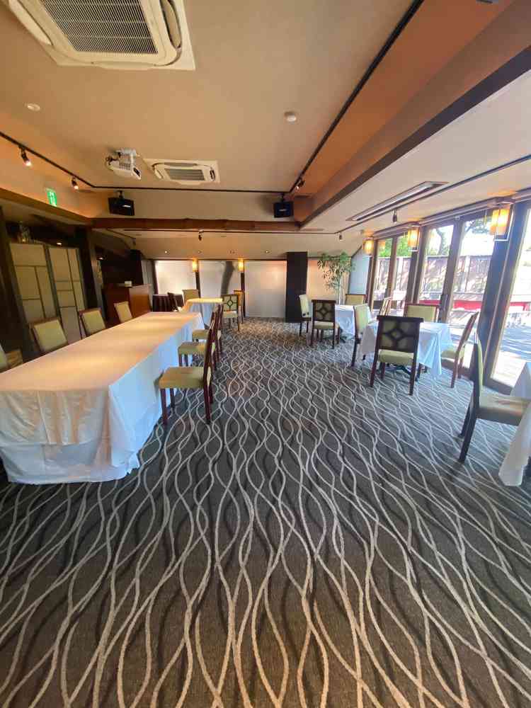 少人数用の披露宴会場。テラス付き