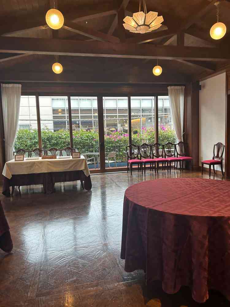 披露宴前に過ごすスペースとして使ったり、披露宴中も移動して自由に使っていいとのことです。