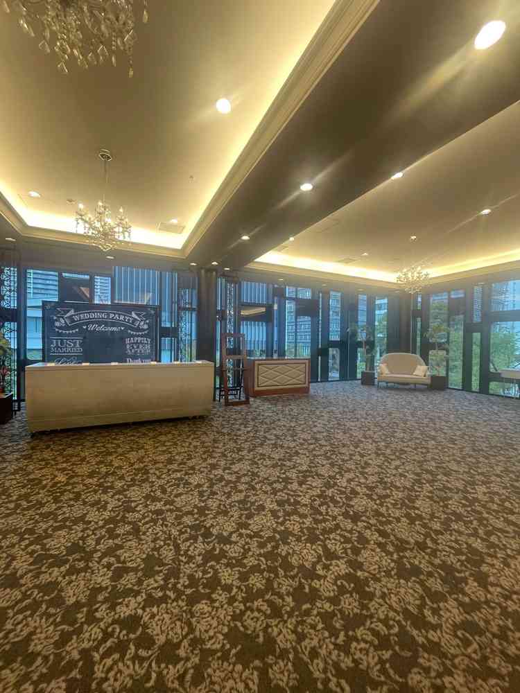 参列者が待つ待合席。