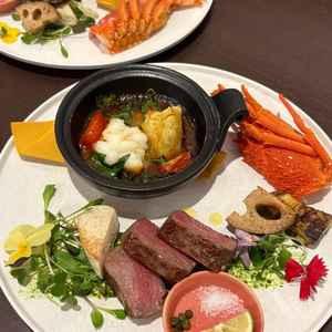 料理の見た目が美しく、味も繊細でとてもおいしかったです。特に素材の味を活かしたソースや盛り付けが印象