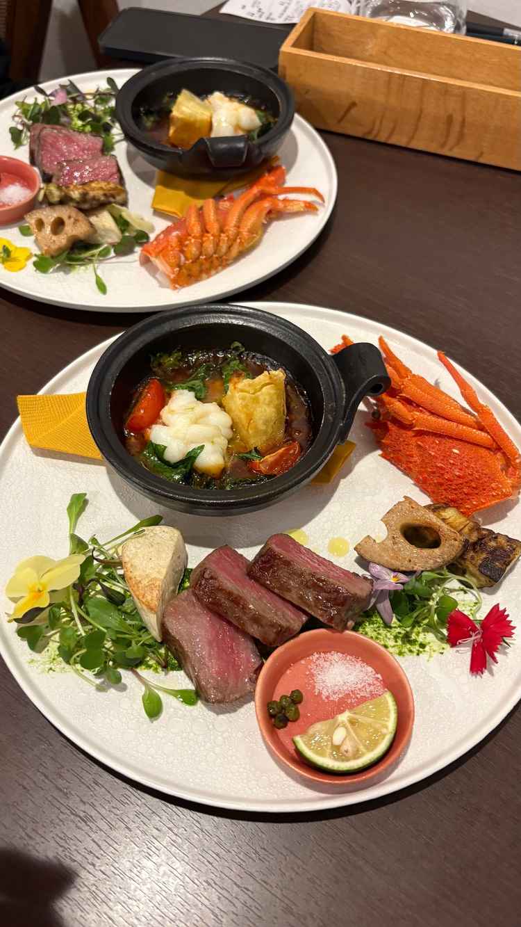 料理の見た目が美しく、味も繊細でとてもおいしかったです。特に素材の味を活かしたソースや盛り付けが印象