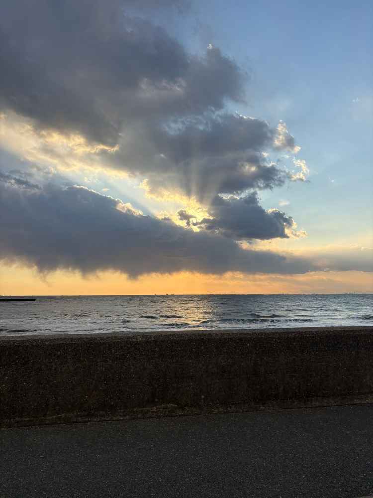 夕日の見える海