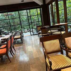 待合室になります。距離が近く、参列者同士の話題が広がるイメージができました。