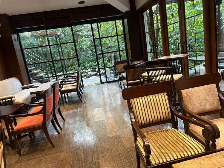 待合室になります。距離が近く、参列者同士の話題が広がるイメージができました。