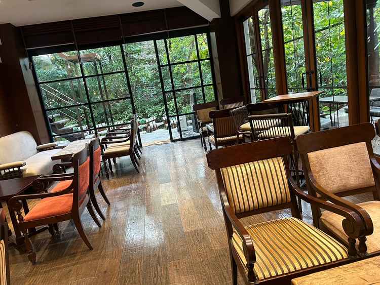 待合室になります。距離が近く、参列者同士の話題が広がるイメージができました。