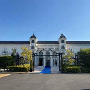 自然に囲まれたエントランス