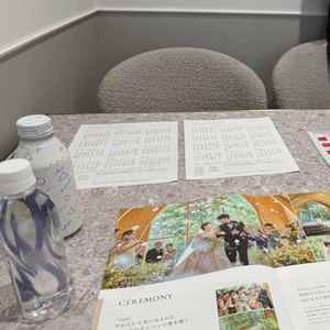 フリードリンクで、おしゃれなドリンクやアルコールを飲みながらプランナーさんと打ち合わせを行いました。