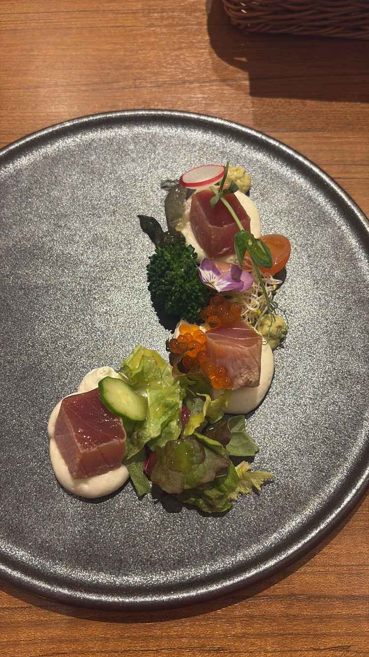 試食会で出た前菜はとても盛り付けが素敵で美味しかったです。