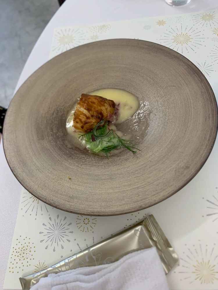 レストランでも出しているという、平目のパイ包み焼きを試食させて頂きました。