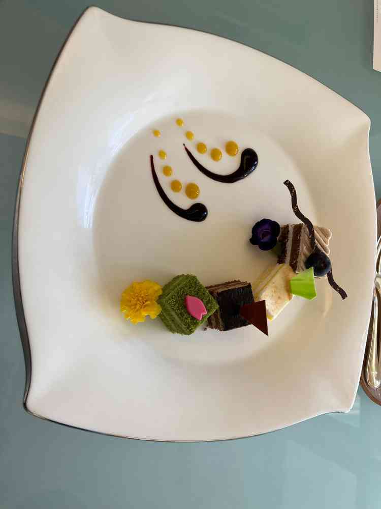 デザート試食会のプレートです。美味しかったですし、鮮やかな彩りと飾り付けで見た目も楽しめました。