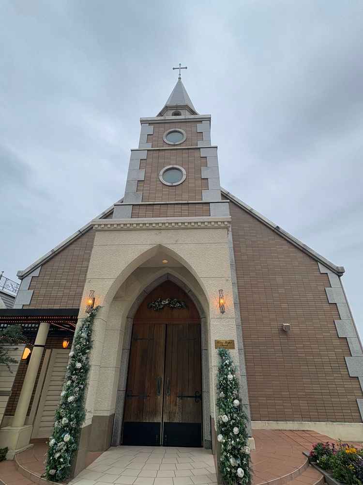 チャペルが空と近く、晴れていたらより最高の時間を過ごせると思いました。