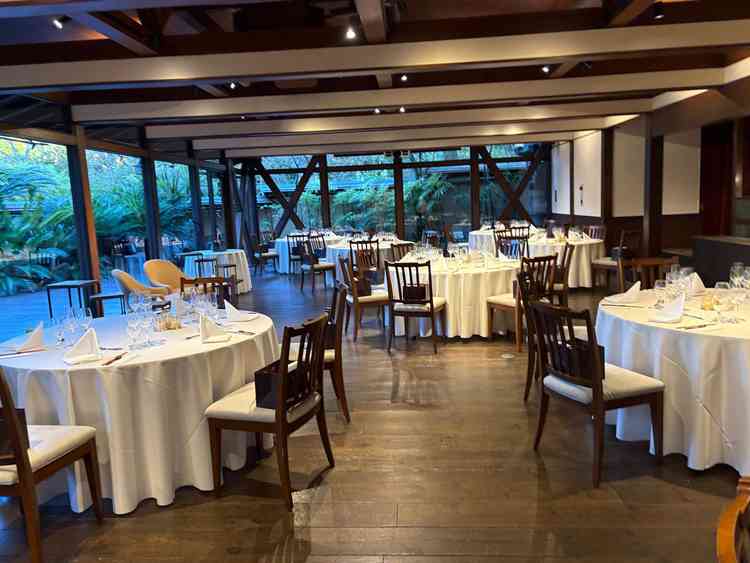 披露宴会場3つ見学したうちひとつ