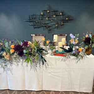 披露宴のメインテーブルで華やかであった。自由度はかなり高いらしくオートクチュールに近く料金次第