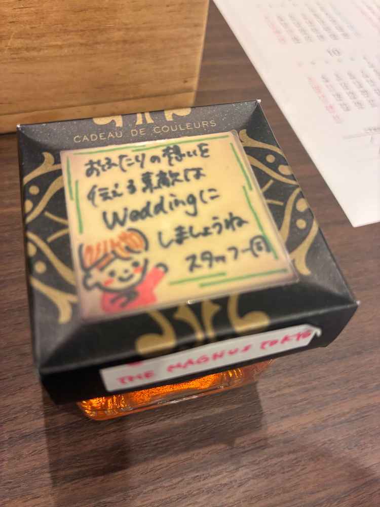 キャンドルに蓋を被せると、メッセージが浮かび上がる。メッセージも自分で好きにカスタマイズできるらい