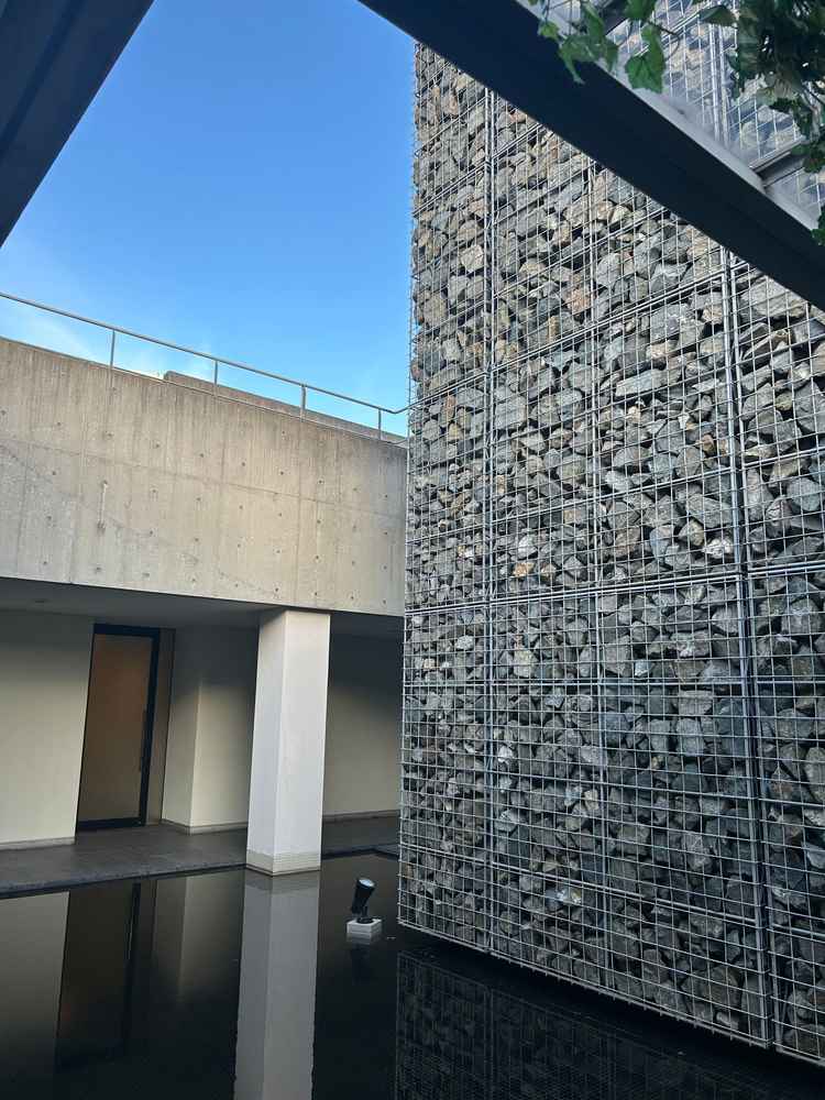 チャペルまでの導線にあるフォトスペース