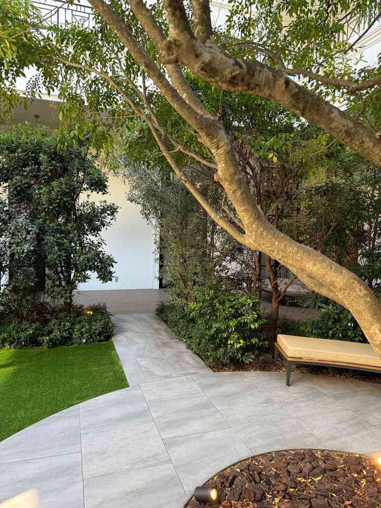 チャペルから出てすぐのガーデンもオシャレでした！