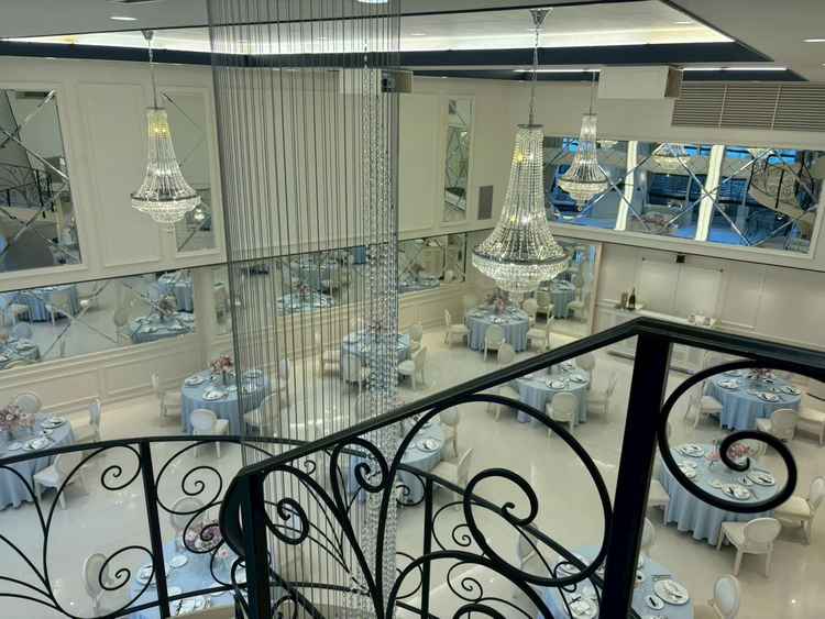 披露宴会場。広さはとても丁度と良い。