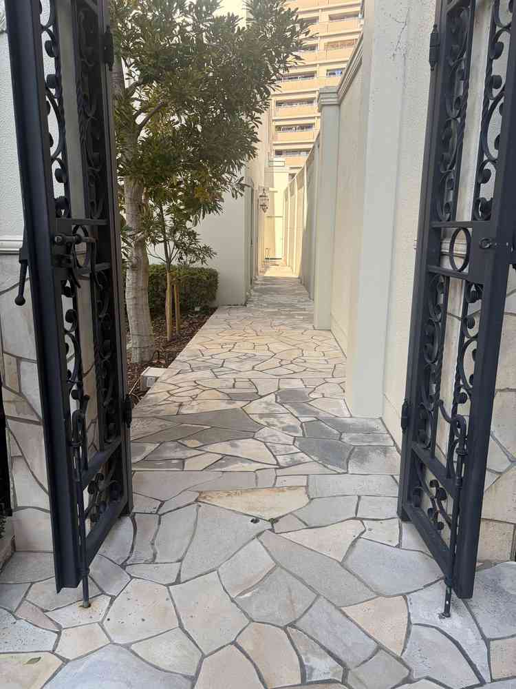 ゲスト用の通路は入り口からずっとバリアフリーとなっており、車椅子の方も心配ありませんでした。