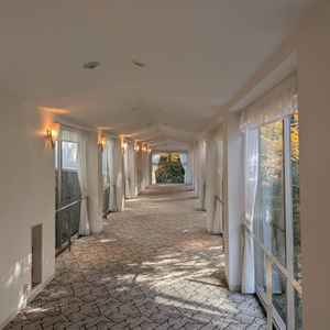 チャペルに続く道です