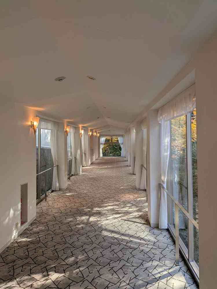 チャペルに続く道です