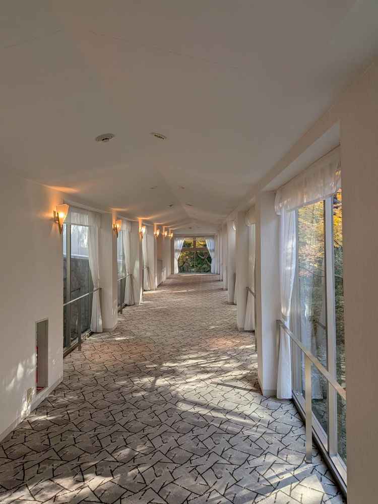 チャペルに続く道です