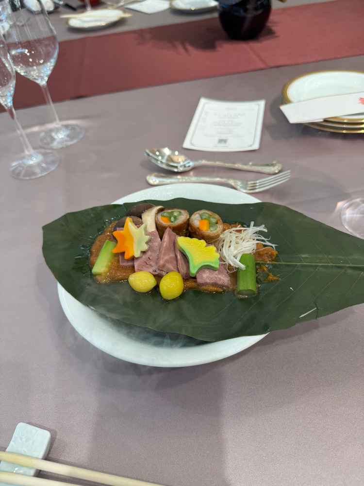 試食会で提供された和食の肉料理です。和食ではこの他に椀もの、デザートをいただきました。