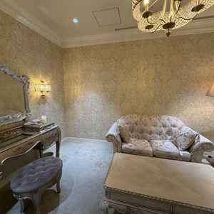 新郎新婦のブライズルームです。しっかりとした個室+専用のお手洗いも用意されていました。