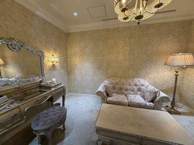 新郎新婦のブライズルームです。しっかりとした個室+専用のお手洗いも用意されていました。