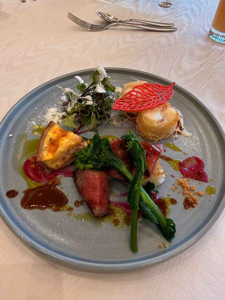 メイン料理のワンプレート。