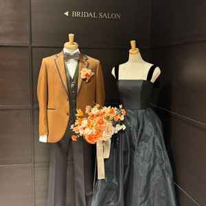 ブライダルサロン内にあったドレス例です。