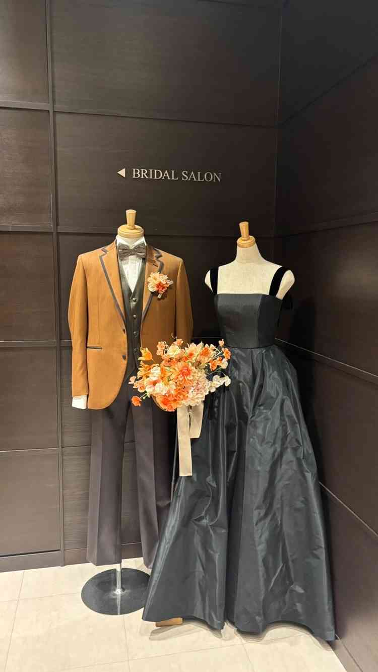 ブライダルサロン内にあったドレス例です。