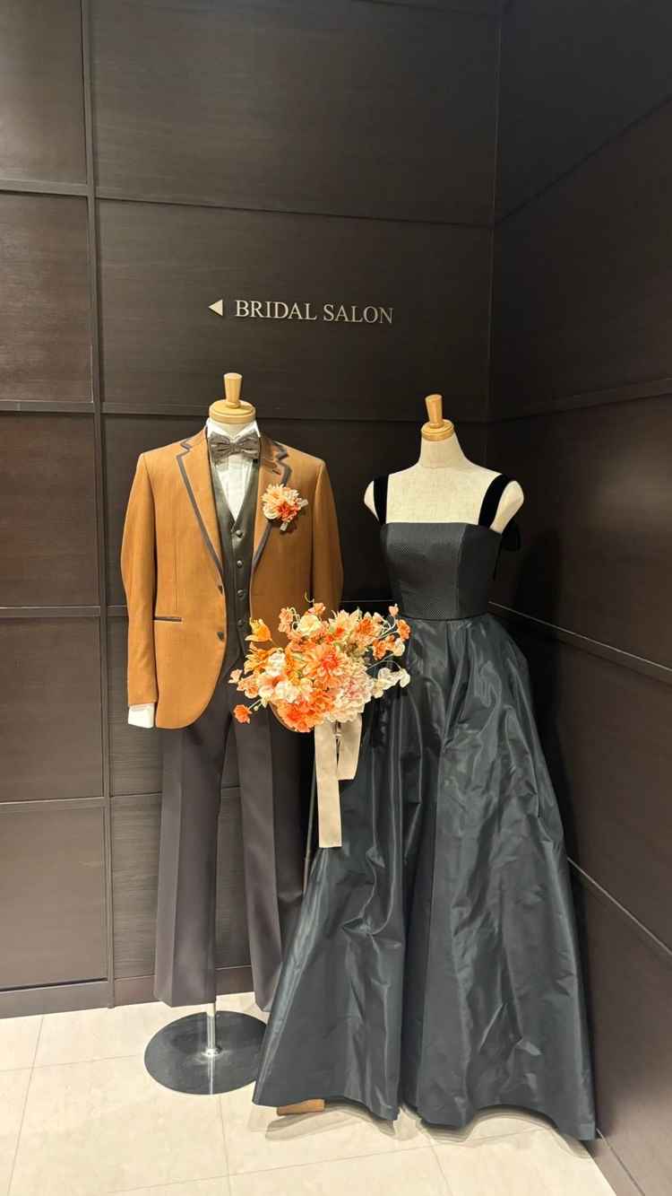 ブライダルサロン内にあったドレス例です。