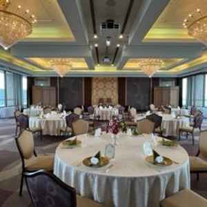 一番人気の披露宴会場で、最上階21階からの眺望がよい。披露宴会場ではプロジェクターも利用可能