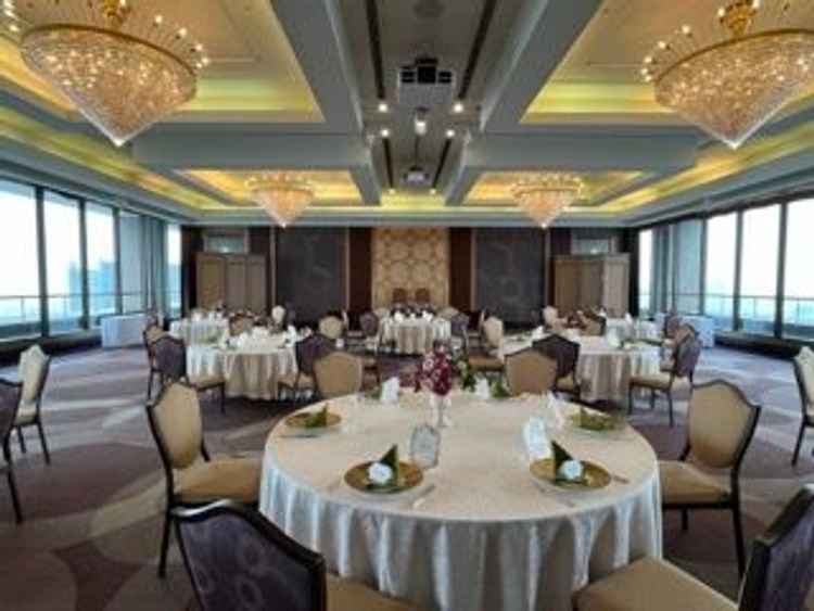 一番人気の披露宴会場で、最上階21階からの眺望がよい。披露宴会場ではプロジェクターも利用可能