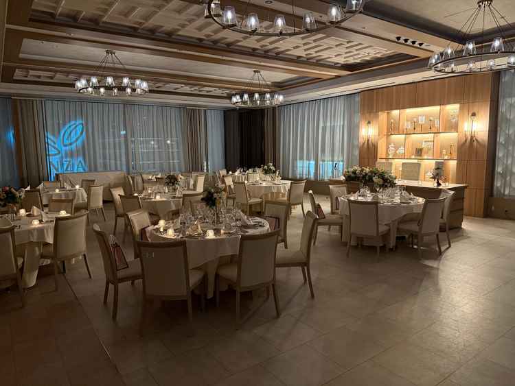 披露宴会場ですが完全消灯した時のキャンドルがすごく幻想的です