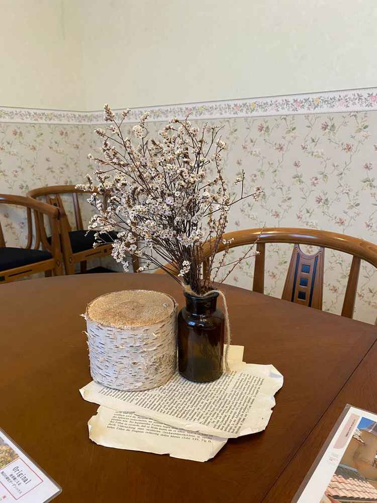 サロンの上に素敵なお花が置いてあり、落ち着いた雰囲気でした。こういう心遣いが素敵だなと思いました。