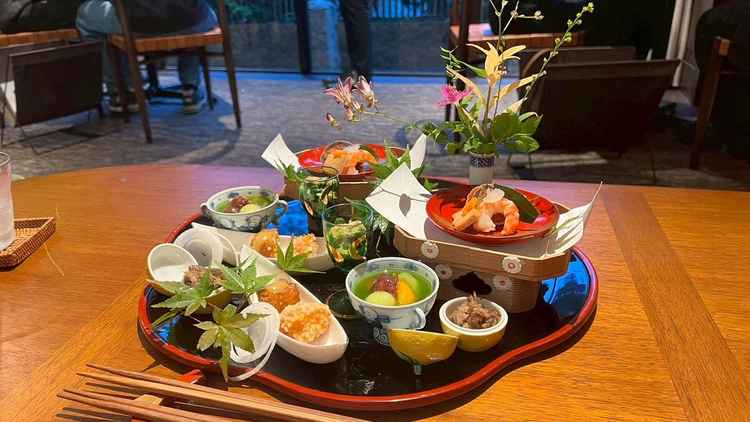 とても華やかなプレートで驚きました。もちろん、見た目もお味もとてもよかったです。