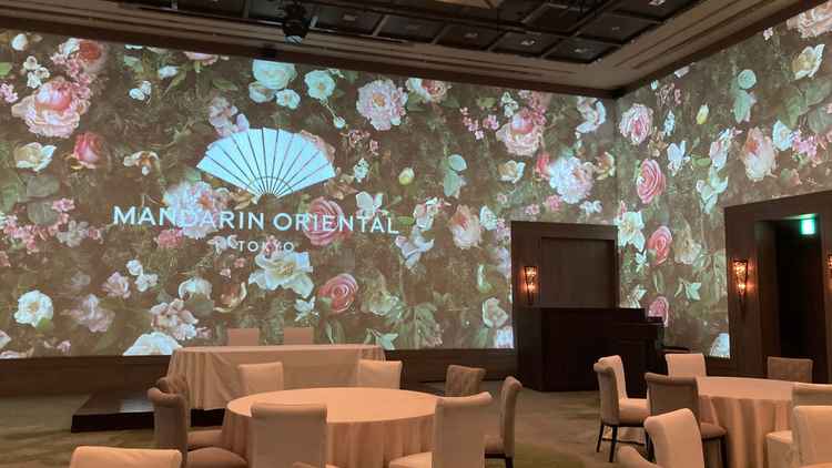 披露宴会場です。最近リニューアルしたそうで、本当に今まで見た披露宴会場の中でも1番綺麗で圧巻でした！