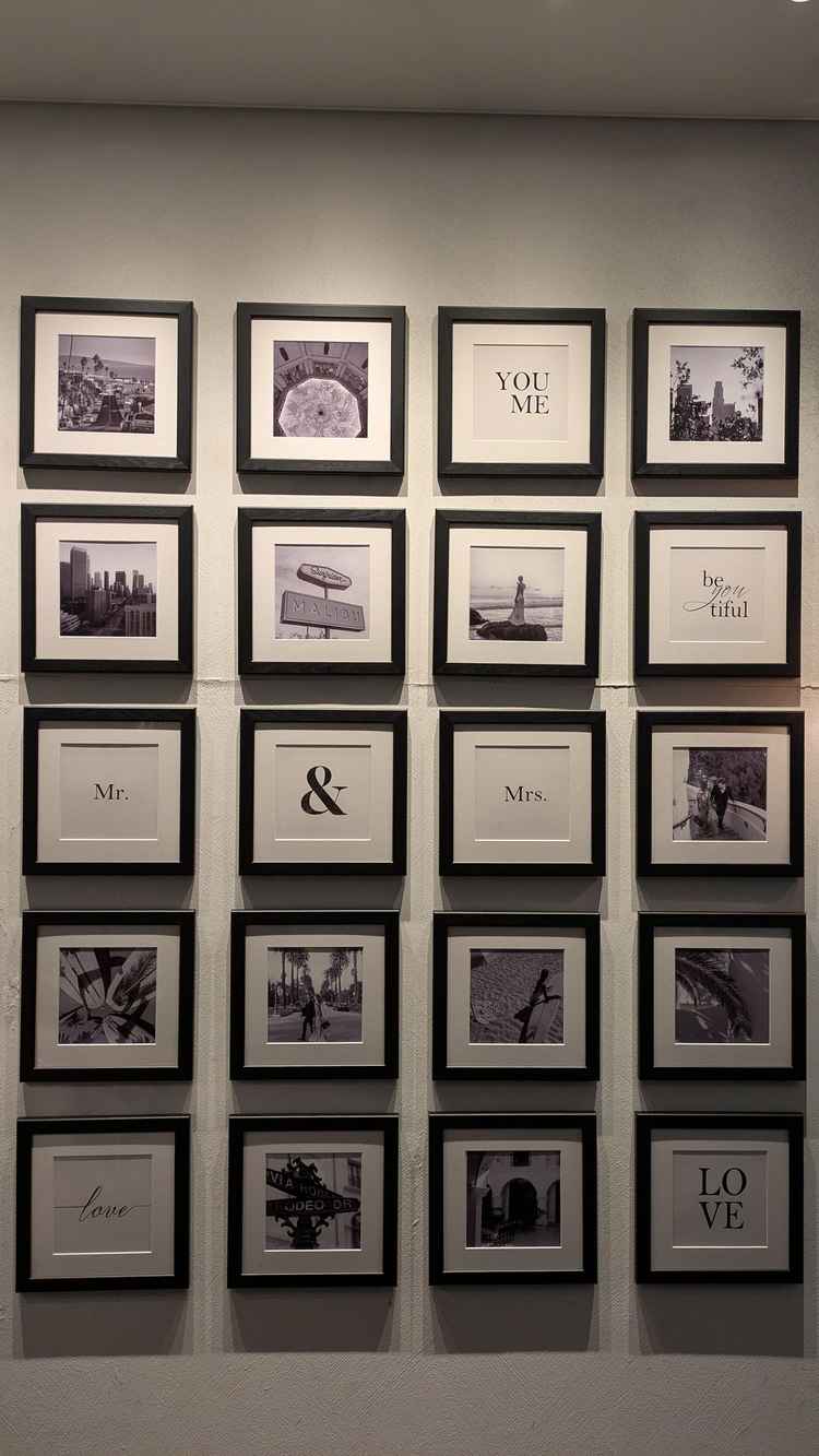 エントランスの飾りです。新郎新婦の思い出の写真もA4で印刷して飾れるようでした。