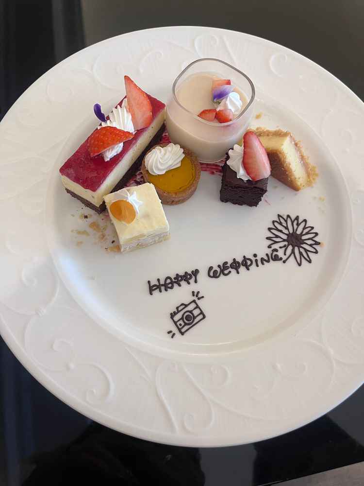 ワインやケーキなどのおもてなしがたくさんありました。