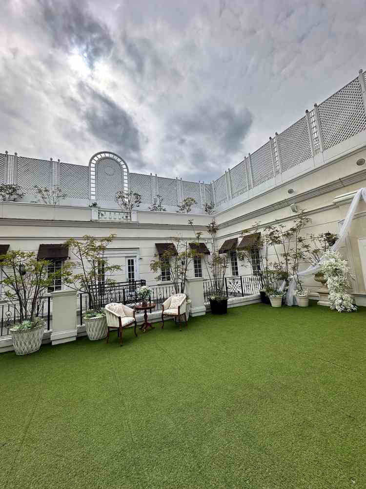 本式場のガーデンです。披露宴前にウェルカムパーティが開けるみたいです。