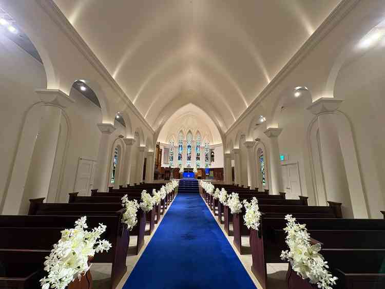 圧巻の大聖堂。天井がとても高く非常に洗練された雰囲気。